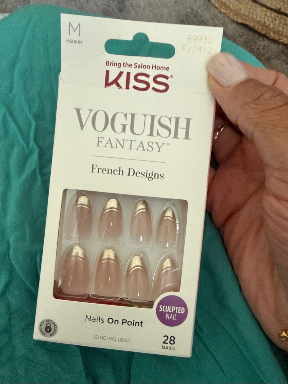 Kiss Vogueish Fantasy French Press-On Nails in Nude and Gold